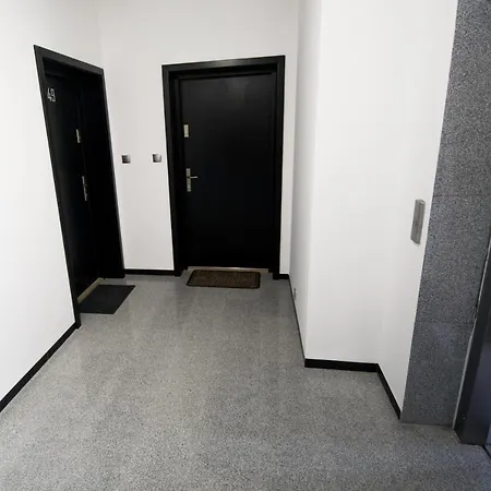 Kustronia Z Garażem *