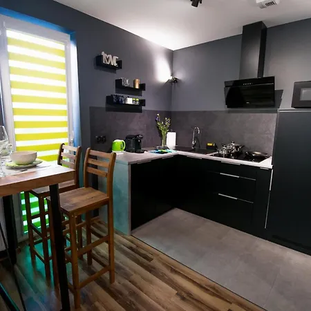 Kustronia Z Garażem *