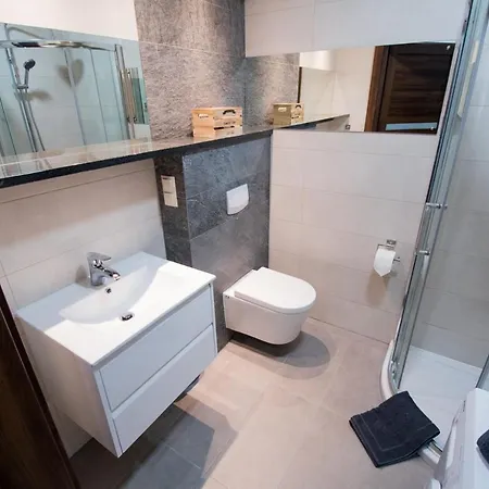 Kustronia Z Garażem Bielsko-Biała