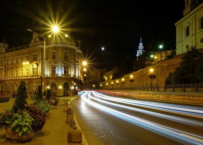 Kustronia Z Garazem *