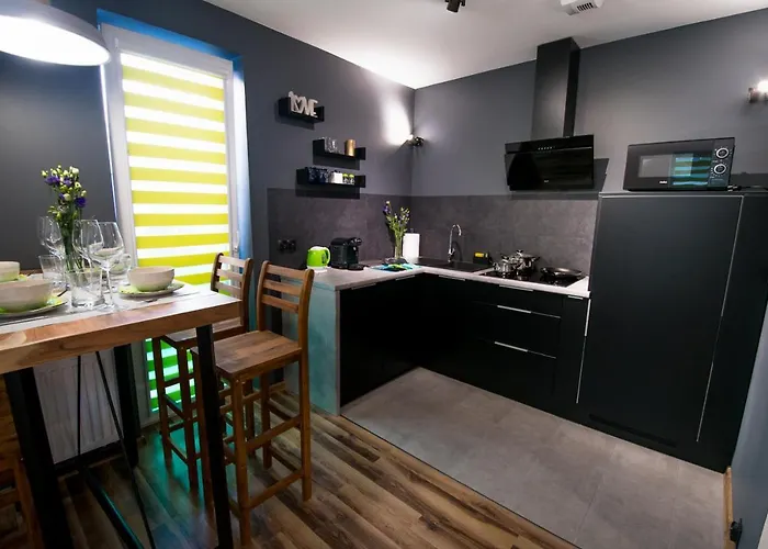 Kustronia Z Garazem *